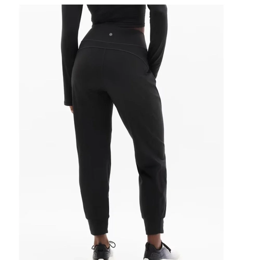 Athleta Women's Size 6 Jogger Pants Black Hiking Travel Sporty Athleisure Ru nng
